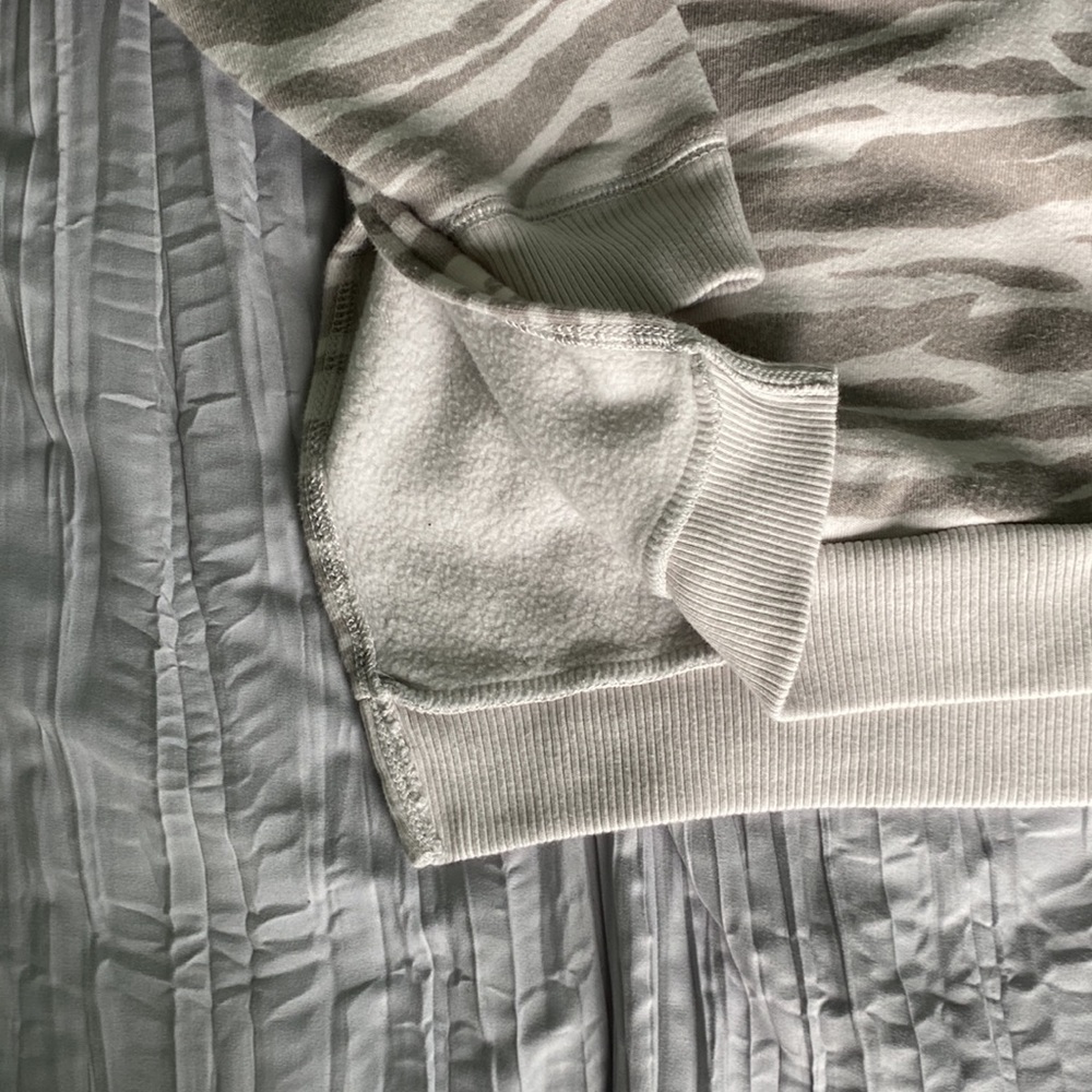 American Eagle Oversized Crewneck - Picture 4 of 5